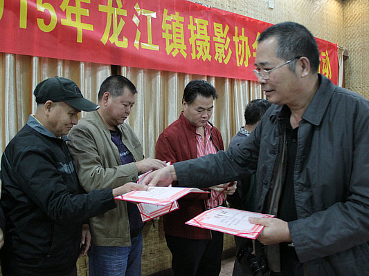 龙江、容桂摄影协会办春茗，共话影友情