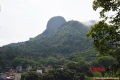 西江一奇景：和尚盘膝打坐