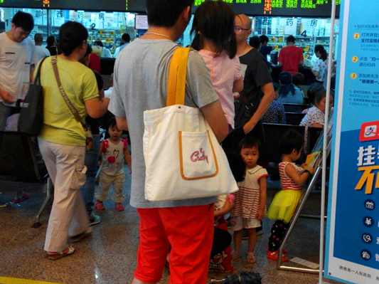 还能好好玩耍吗，亲吻也会让孩子得疱疹？
