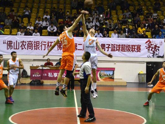 主场力克对手，杀入市镇街篮球赛8强