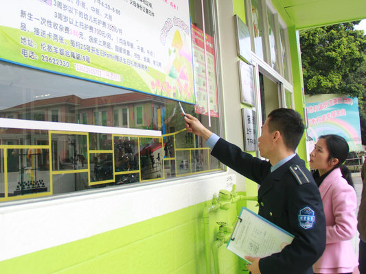 城管执法人员：需要市民多理解我们