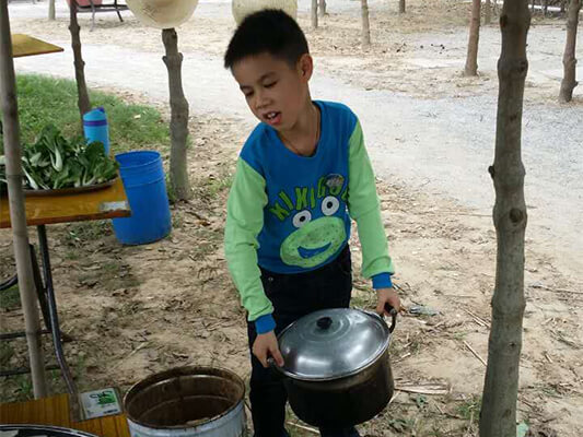 我家萌宝这样过年：做义工，收获快乐！