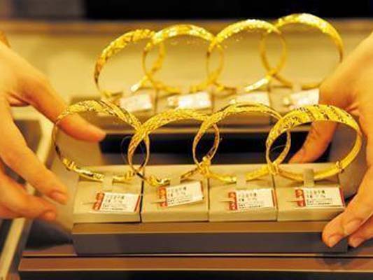 黄金饰品价格上涨，市民购买欲仍旺盛