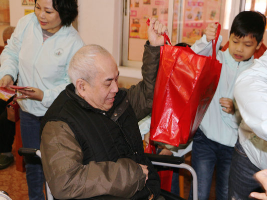 “很高兴，澳门的容桂同乡还记得我们”