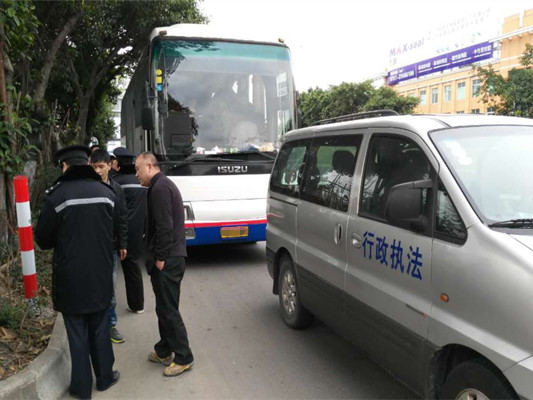 勒流：违规车半路抛客，扣押你无商量！