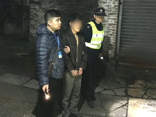 龙江：警方连夜追查1500多米，凭血破案