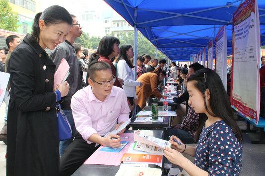 北滘：人气爆棚，超8000人次参与招聘会
