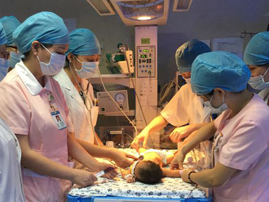 “Baby”台风夜，患黄疸症孩子获救啦！