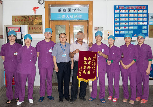 面对高烧休克重症患者，ICU成功治愈