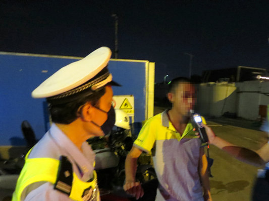 佛陈路主线禁摩托车！小心被查扣！