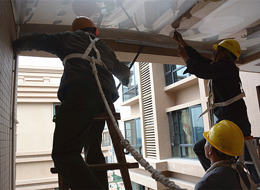 大良：20多户业主私自搭建违建物，拆！