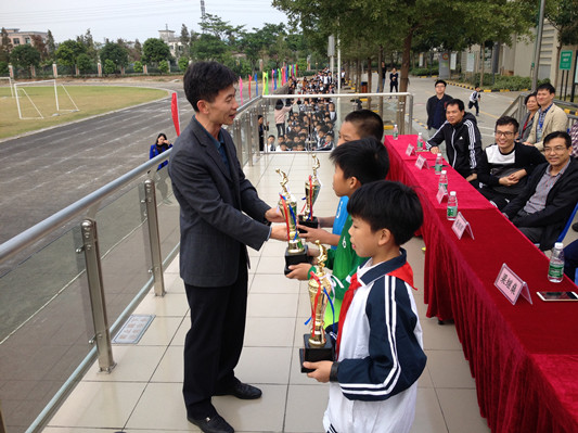 杏坛：小学足球赛落幕，昌教小学夺四冠