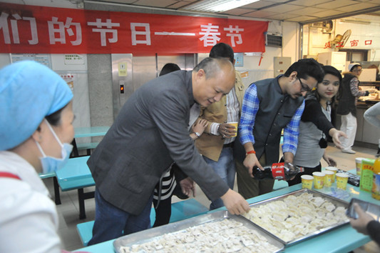 年味浓浓的饺子宴，共享愉悦新春气氛