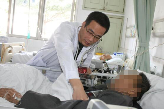 老伯腹主动脉瘤破裂，幸得医生及时诊断
