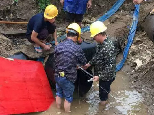 连续10小时施工，只为提前恢复供水