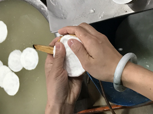 又臭又臊，他们在大良牛乳业上坚持前行