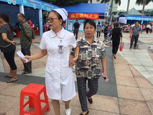 好贴心！义诊精美册子让市民快速找医生