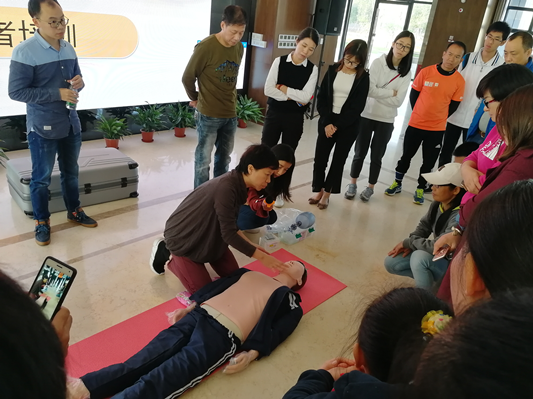 顺德马拉松，区妇幼保健院助力急救培训
