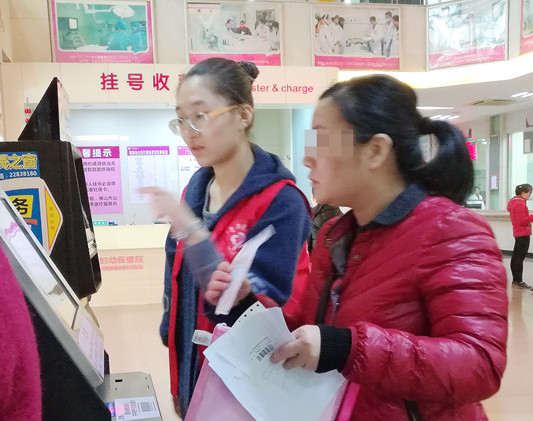 有了志愿者，患者就诊省时省力不怕滞后