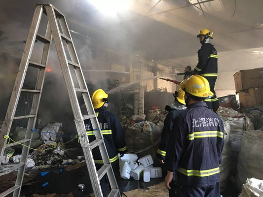 北滘碧江一废品收购站起火，无人员伤亡