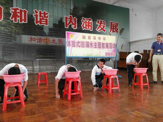 寓教于乐！周君令中学开展防溺水教育