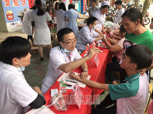 8人对120人次，他们去雷州医疗扶贫了