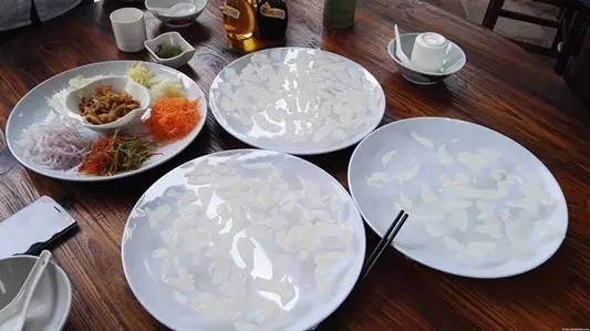技能！顺德最正宗鱼生，应该怎么吃？