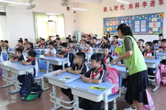 推广药学科普，安全用药知识讲座进校园