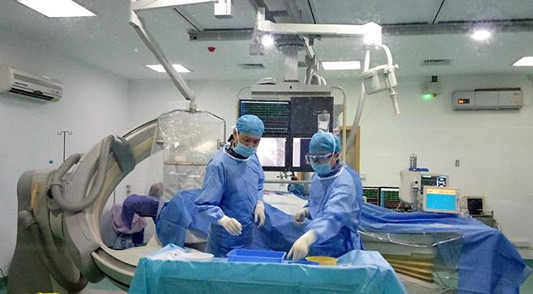 左右开弓：首次逆向技术成功开通冠脉CTO病变