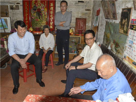 重阳节到来，为困难老人送上节日祝福