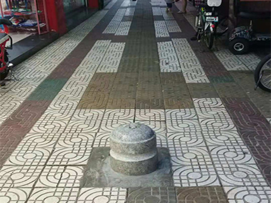 顺德网议：路边石墩，好心却办了坏事？