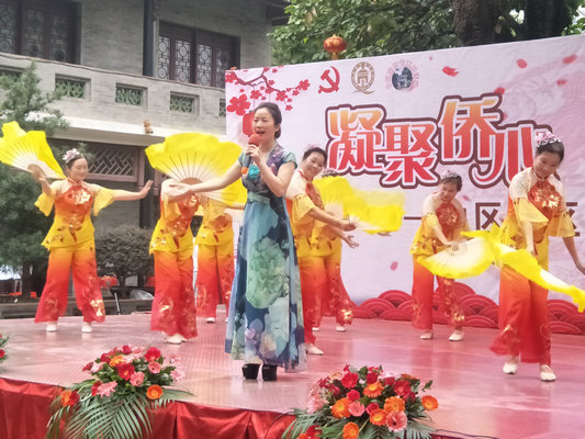 凝聚侨心，中区社区温情文艺汇演助振兴