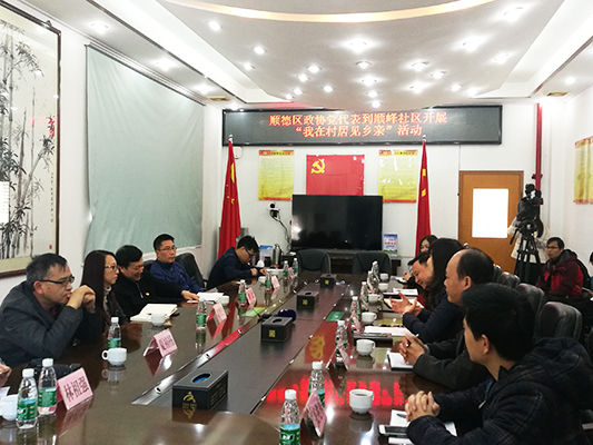 我在村居见乡亲：把保民生放在关键位置