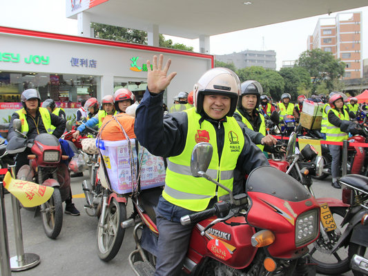 右眼新闻：回家！归途深情满载