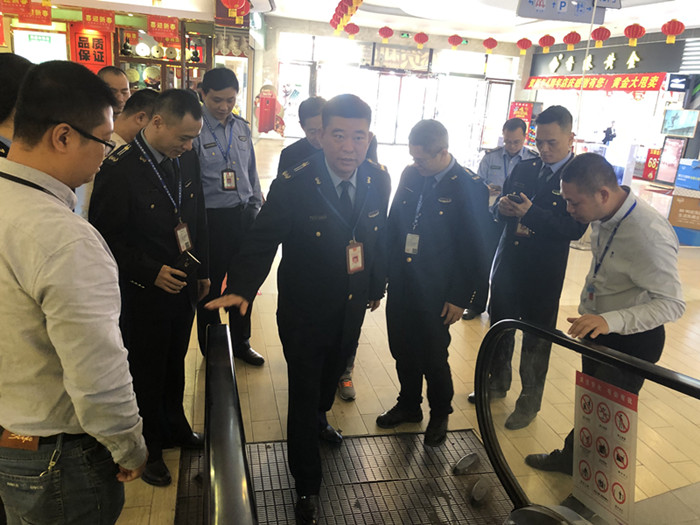区市监局到北滘开展节前市场督查工作