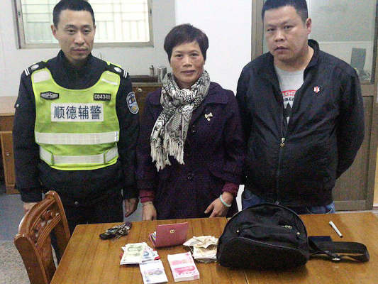 幸有好心人！北滘粗心女子背包失而复得