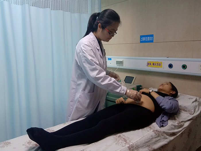 “我不把患者当服务对象，她们都是我的朋友”