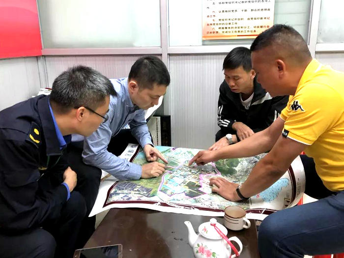 龙江：走访各村居，解决环境卫生问题