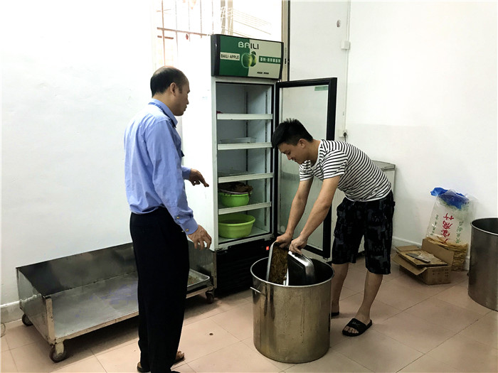 乐从：出租屋里的熟食黑作坊？取缔！　