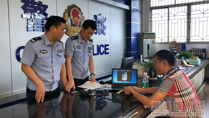 违法驾驶员吴某到交警部门接受处理.jpg