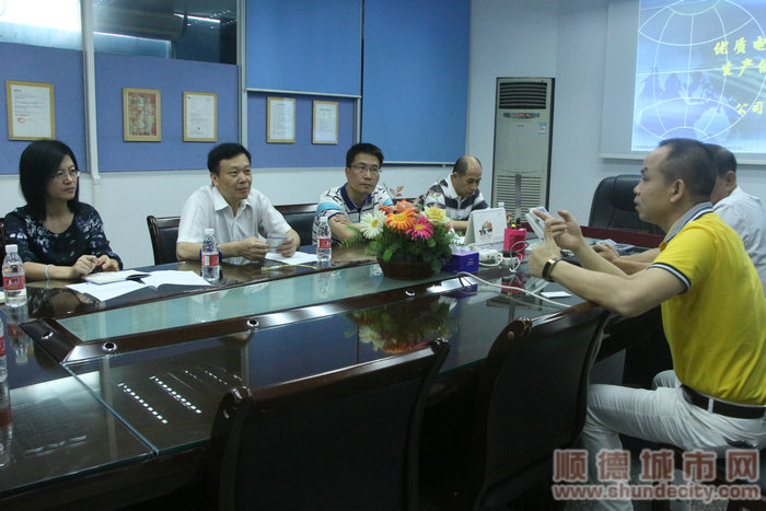 调研工作组积极听取企业意见建议.JPG
