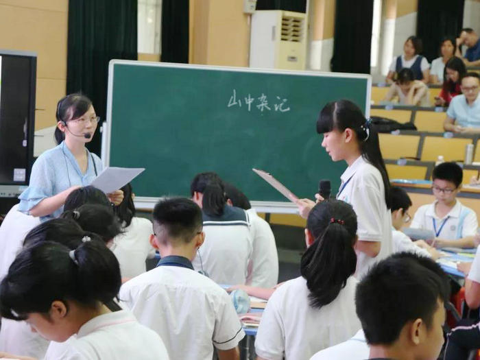 同一堂课，两种上课风格你pick谁？