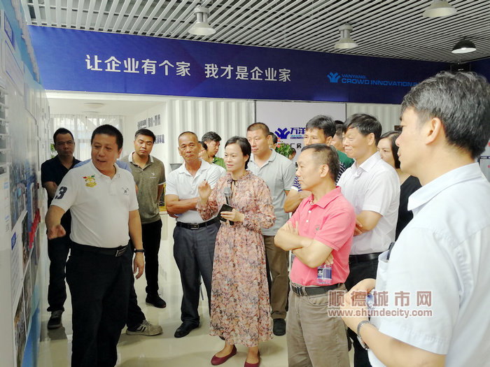 人大代表参观万洋众创城（仙塘一期宝涌工业区）.jpg