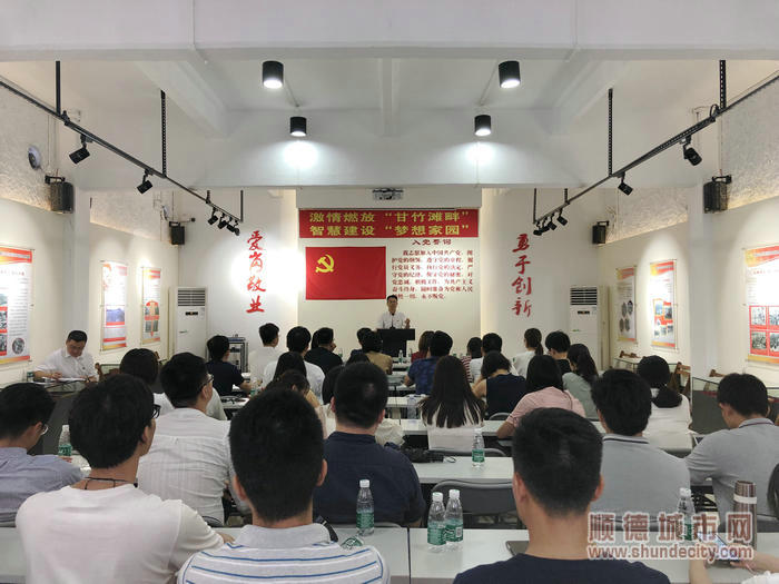 42名先锋队员到场培训.JPG