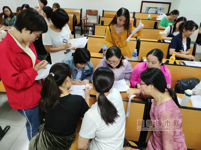 学员间积极交流探讨和学习。（受访者供图）.jpg