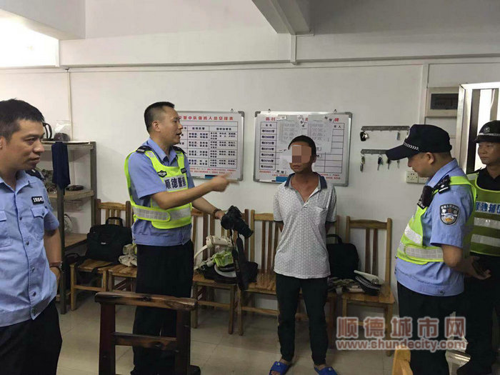 父亲酒驾儿子“救驾”双双被拘_副本.jpg