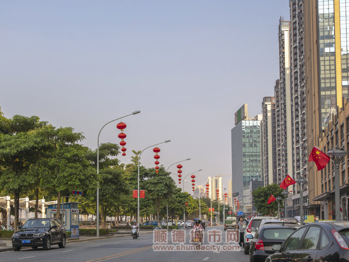 10月31日起，容桂实行路边智能停车收费.jpg