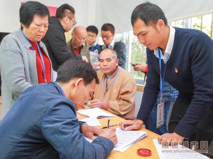 入户表决投票现场.jpg