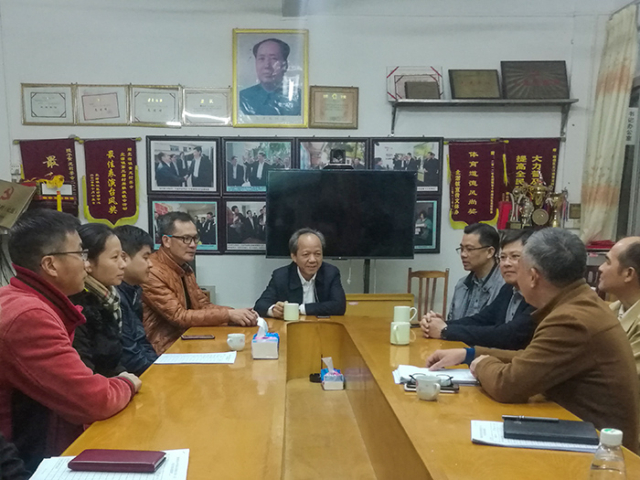 佛山市委副书记、顺德区委书记郭文海连夜来到北滘镇黄龙村，看望慰问正在村居一线冲刺村级工业园改造工作的村改干部。.jpg