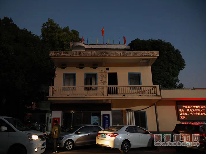 天仍未亮，带点寒冷的黄龙村清晨，已经渐渐热闹起来了。.jpg